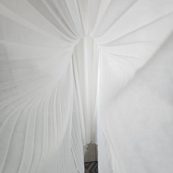 NEW White floor length pleated long sleeve cutout gown Size 8 - Picture 16 of 16